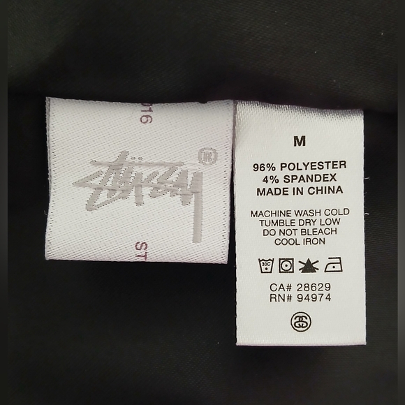 STÜSSY SATIN PALM QUILTED BOMBER JACKET. - Picture 6 of 6